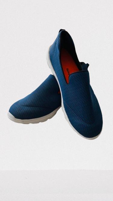 CASUAL SHOES