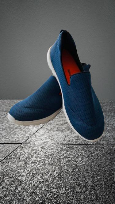 CASUAL SHOES