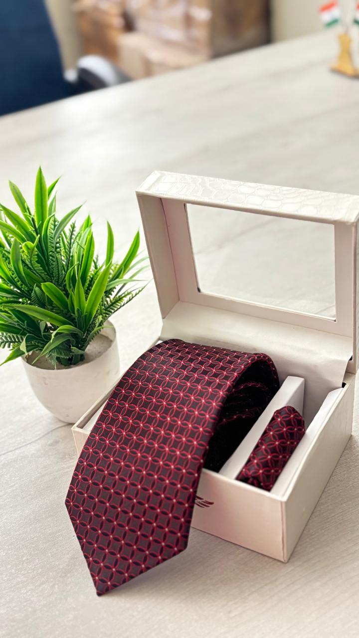 PREMIUM TIE & POCKET SQUARES MOONSTARK